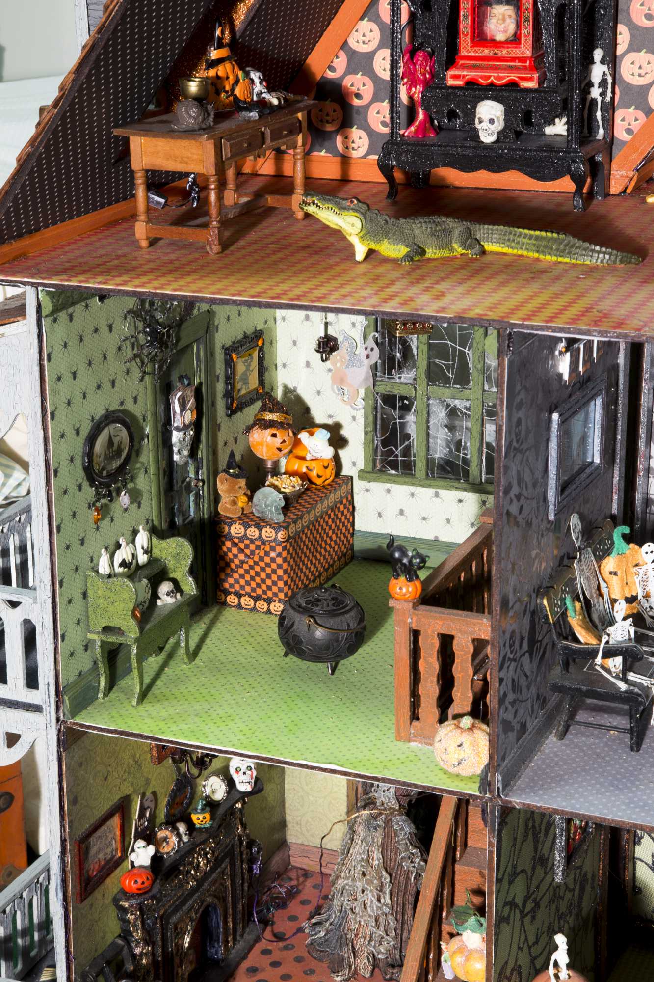 halloween dollhouse